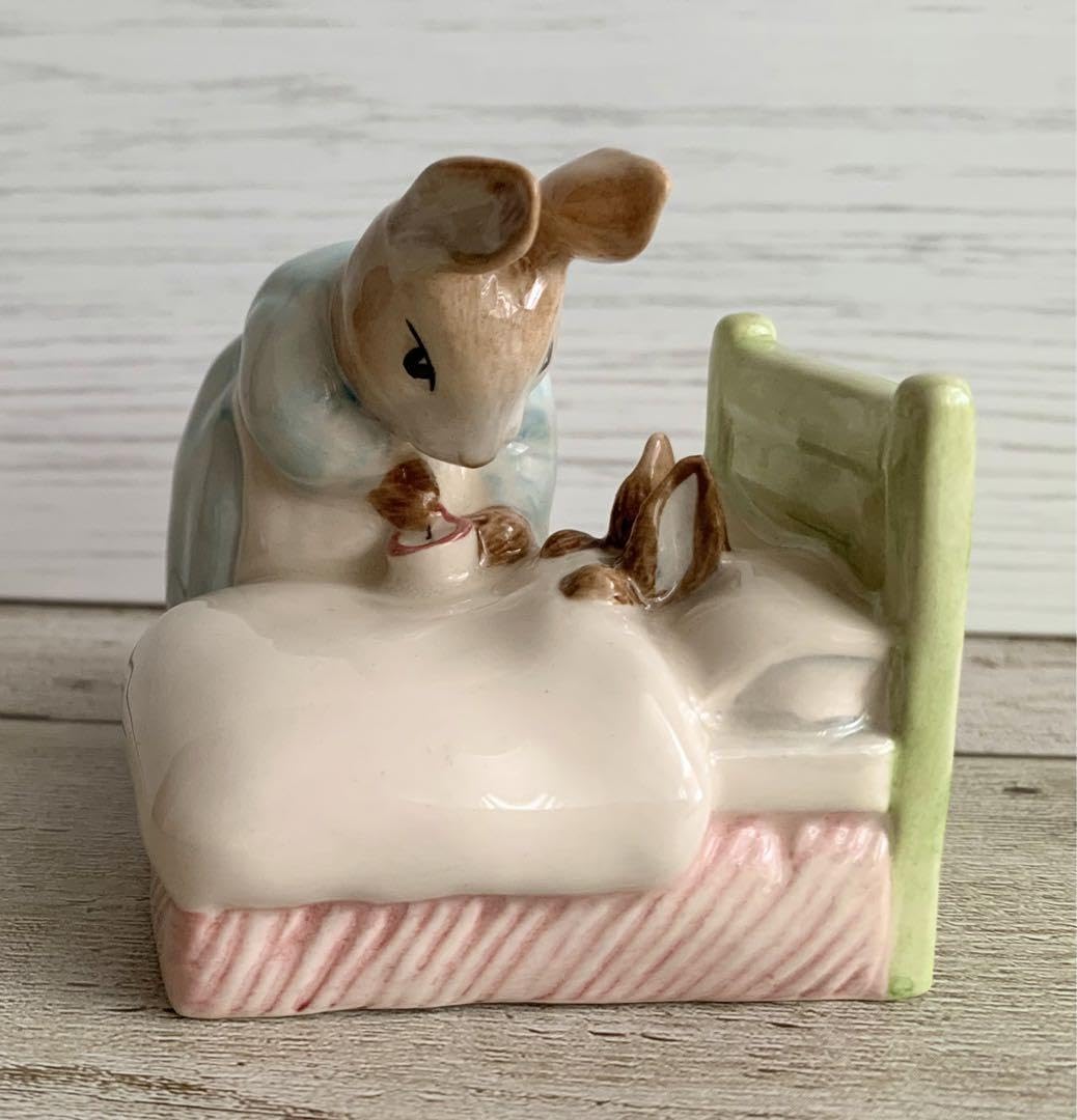 Amazon.co.jp: ベッドの中のピーター 置物 ピーターラビット